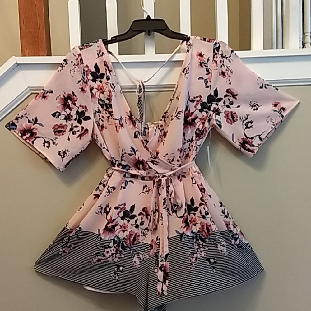 Beautiful floral pink and black short jumper